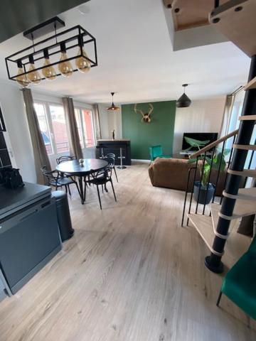 Апартаменти Duplex Proche Gare Vue Tour Perret Avec Parking Gratuit Ам'єн Екстер'єр фото